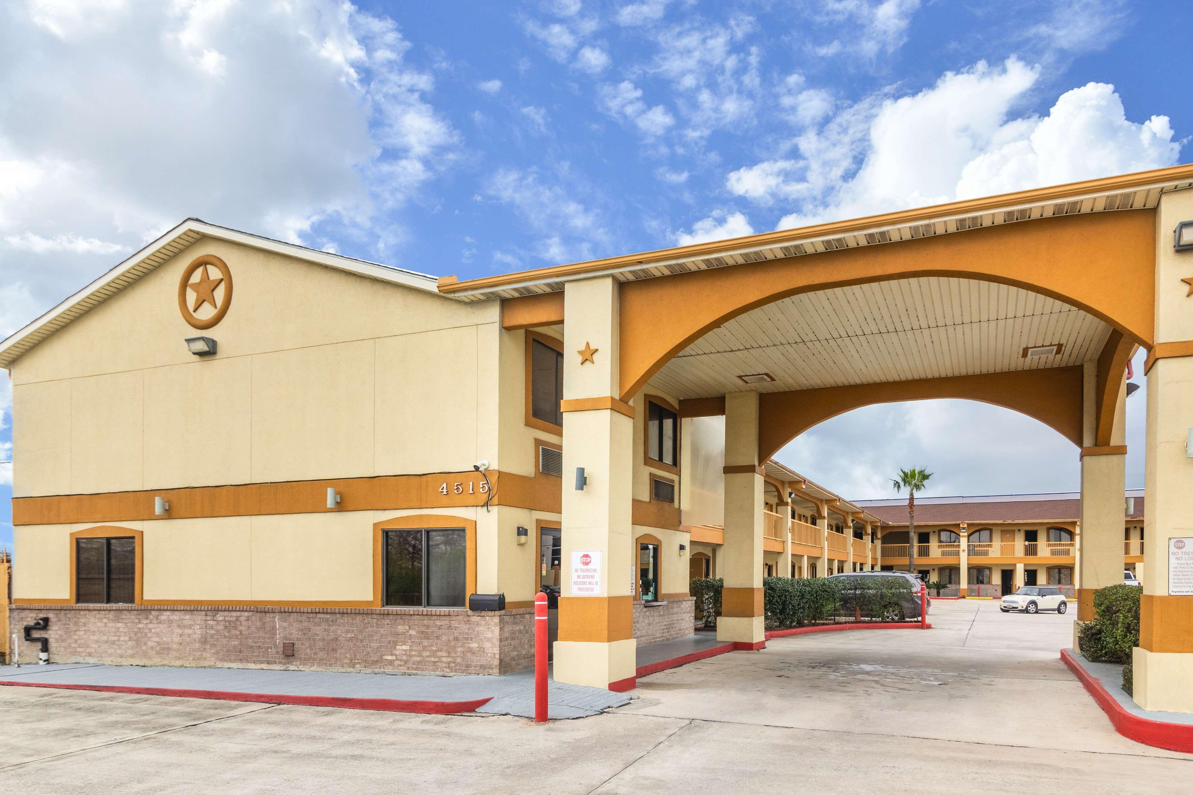 Hotel Dan Inn Uberaba & Convencoes By Nacional Inn エクステリア 写真